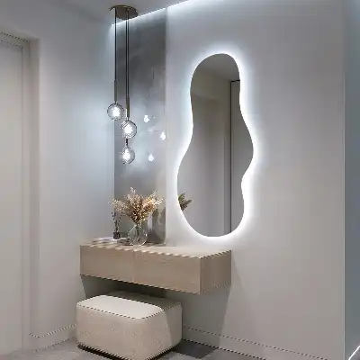 Egyedi alakú LED háttérvilágítású tükör