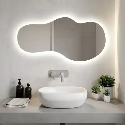 Egyedi alakú LED háttérvilágítású tükör