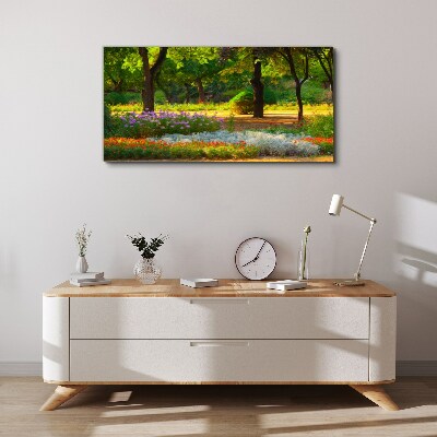 Vászonkép Virágos paradicsom egy napsütötte kertben