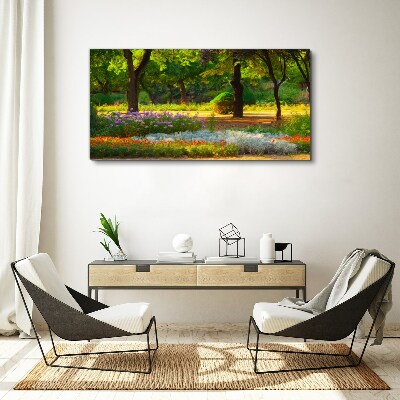 Vászonkép Virágos paradicsom egy napsütötte kertben