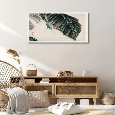 Vászonkép Egy karcsú rovar a leveleken