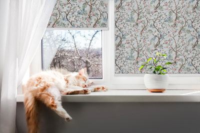 Árnyékoló ablakra Virág kúszónövények világos háttérrel