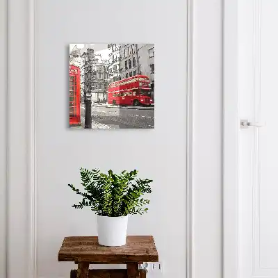 Kulcstároló szekrény London kontrasztja a piros dobozzal