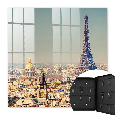 Kulcstároló szekrény Eiffel-torony a háttérben
