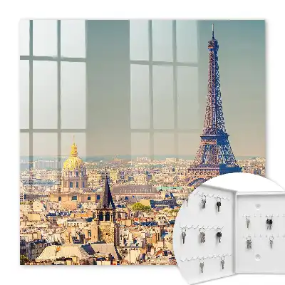 Kulcstároló szekrény Eiffel-torony a háttérben