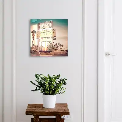 Kulcstartó szekrény Retro motel pálmafákkal a háttérben