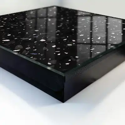 Kulcstároló szekrény Fekete terrazzo a háttérben