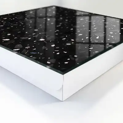 Kulcstároló szekrény Fekete terrazzo a háttérben