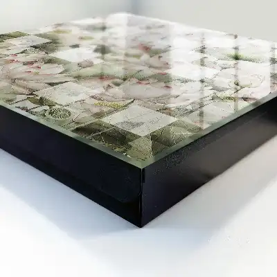 Kulcstároló doboz Geometrikus liliomok a háttérben