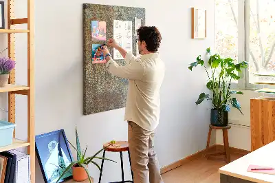 Színes parafatábla rozsdás fém kerettel