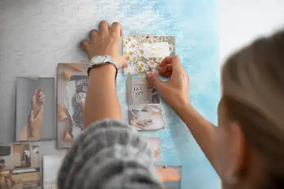 Színes akvarellfoltos parafatábla