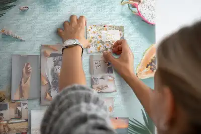 Színes parafatábla ünnepi mintával