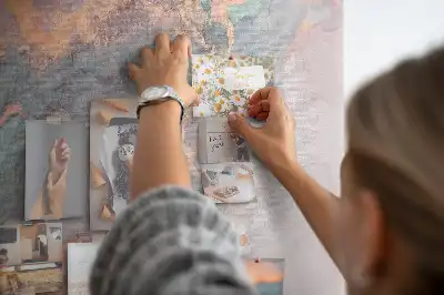 Színes márványmintás parafatábla