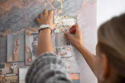 Színes márványmintás parafatábla