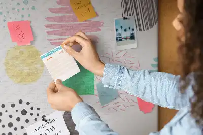Nagy méretű parafatábla színes körök mintával