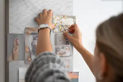 Márványmintás parafatábla hullámok mintával