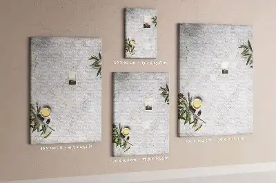 Színes parafatábla beton háttérrel és olajbogyó mintával