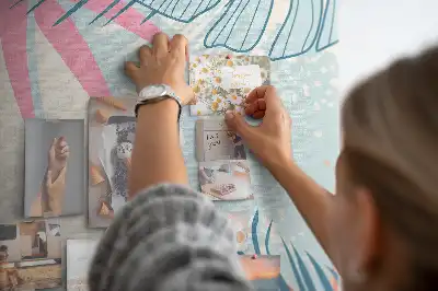 Nagy parafatábla pasztellszínű levelek mintával