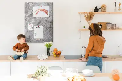 Színes parafatábla mély sötét márvány mintával