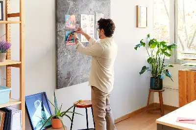 Színes parafatábla mély sötét márvány mintával