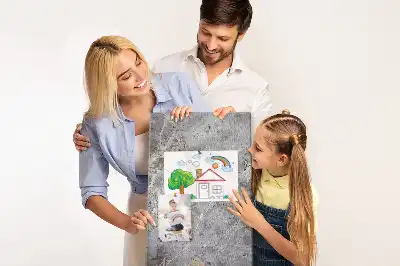 Színes parafatábla mély sötét márvány mintával