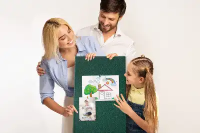 Színes parafatábla lineáris levélmintával