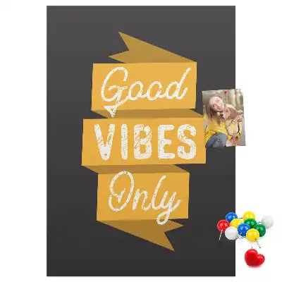 Színes parafatábla inspiráló idézettel