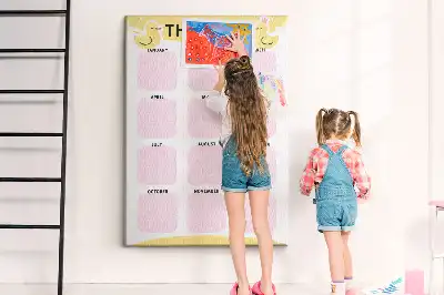 Színes éves naptár parafatábla
