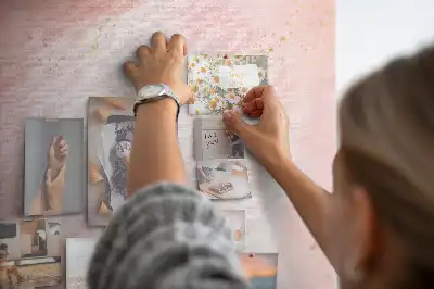 Rózsaszín márvány mintás parafatábla