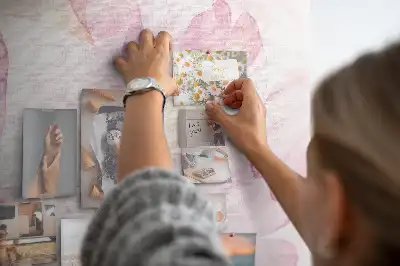 Virágszirmok mintás színes parafatábla