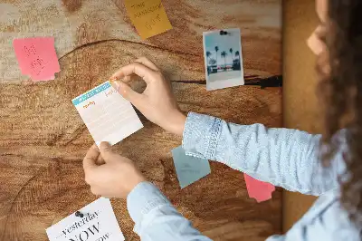 Fali parafa üzenőtábla fa textúrával