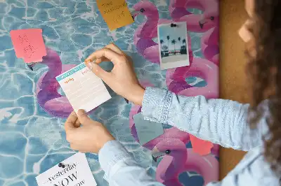 Pitypangok és flamingók mintás parafatábla