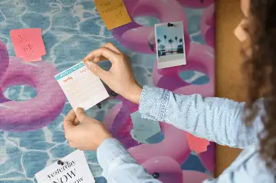 Pitypangok és flamingók mintás parafatábla