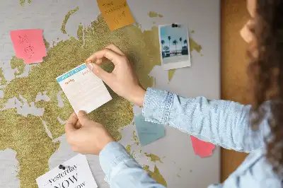Fali világtérkép mintás parafa üzenőtábla arany színben