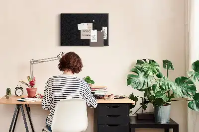 Parafatábla sötét fal mintával