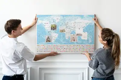 Kontinenstérkép illusztráció parafatáblán