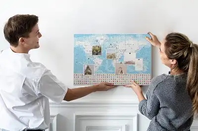 Kontinenstérkép illusztráció parafatáblán