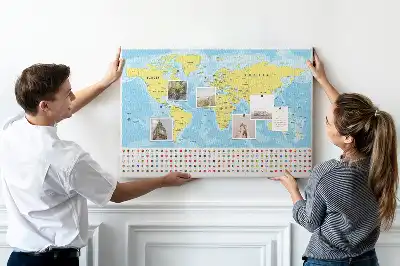 Világtérképes parafa üzenőtábla zászlókkal