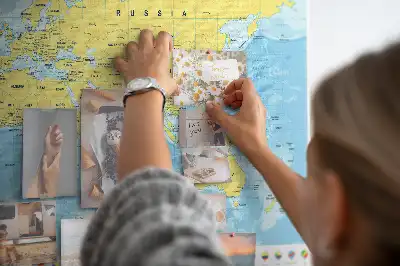 Világtérképes parafa üzenőtábla zászlókkal