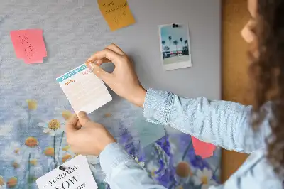 Fali parafa üzenőtábla Pillangó a réten mintával