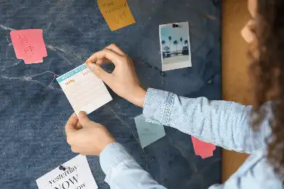 Márvány textúrájú parafatábla