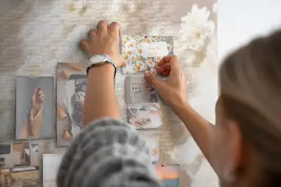 Fali parafa üzenőtábla kis fehér virág mintával