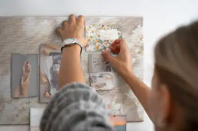 Fali parafa üzenőtábla kis fehér virág mintával