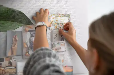 Absztrakt levelek mintás fali parafa üzenőtábla