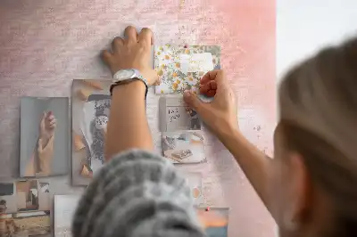 Rózsaszín márványmintás parafatábla