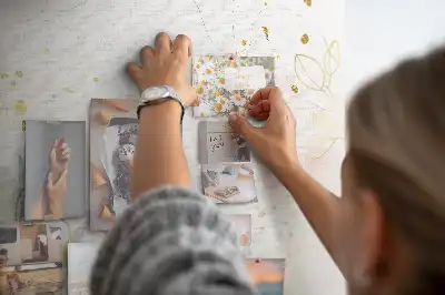 Fali parafa üzenőtábla arany vonalas grafikával