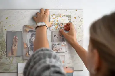 Fali parafa üzenőtábla arany vonalas grafikával