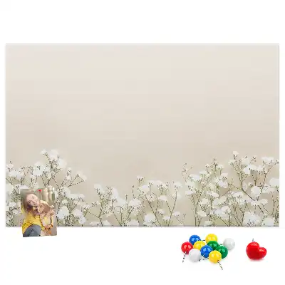 Kinyílt virágbimbók parafa üzenőtábla