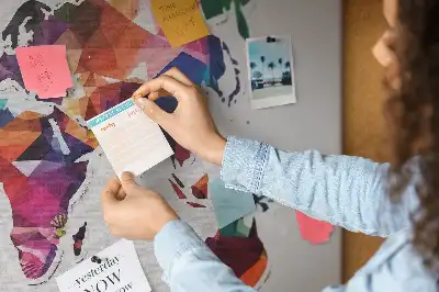 Fali parafa üzenőtábla világtérkép mintás háromszögekkel