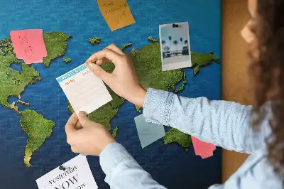 Parafa üzenőtábla a világ országainak körvonalaival